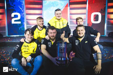 守显得吃力 守显得吃力