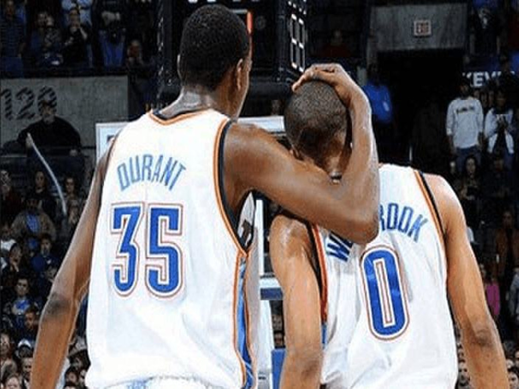 4人低迷 4人低迷